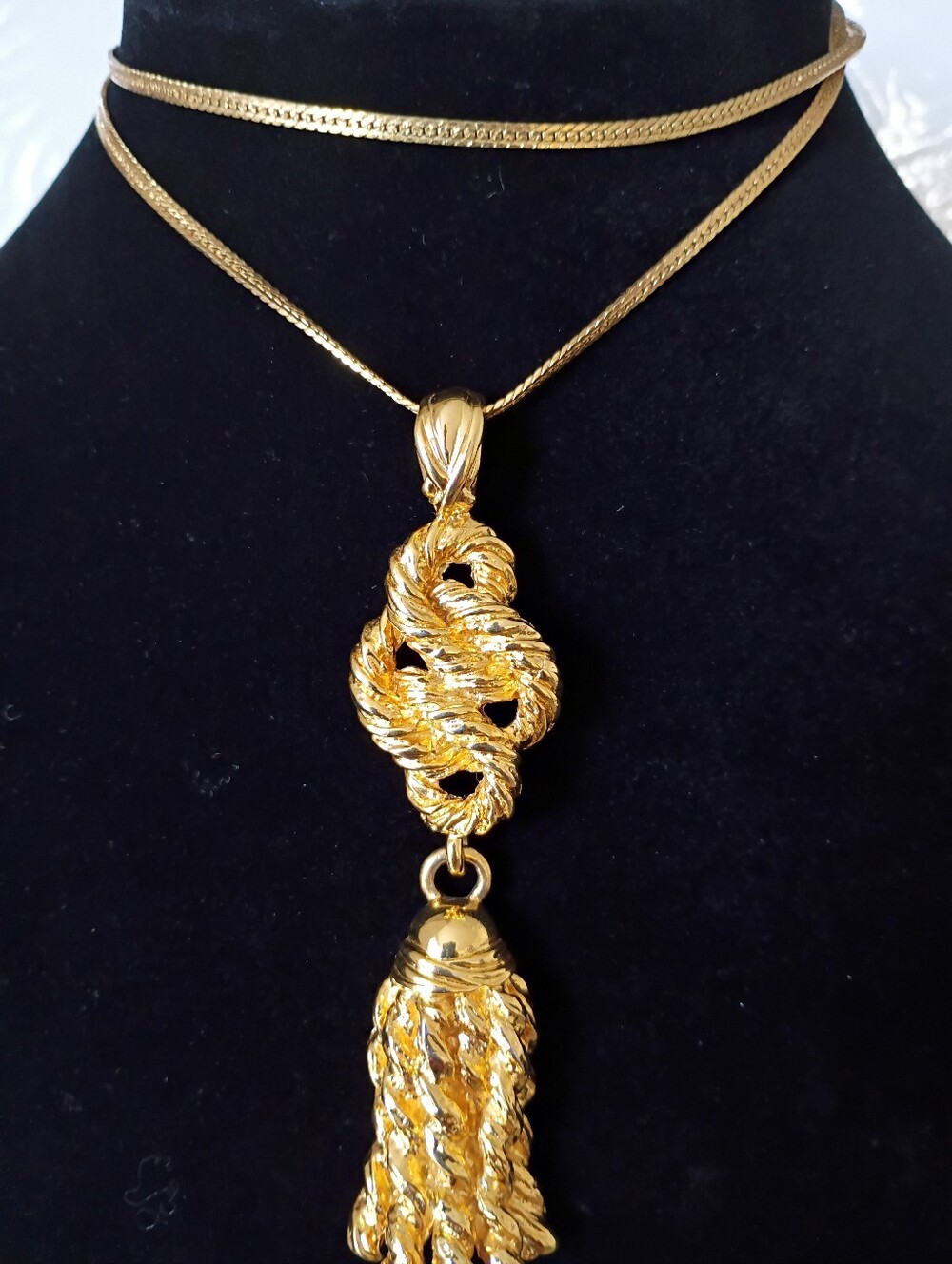 Vintage Gold-Tone Rope Knot Tassel Pendant Necklace - Women